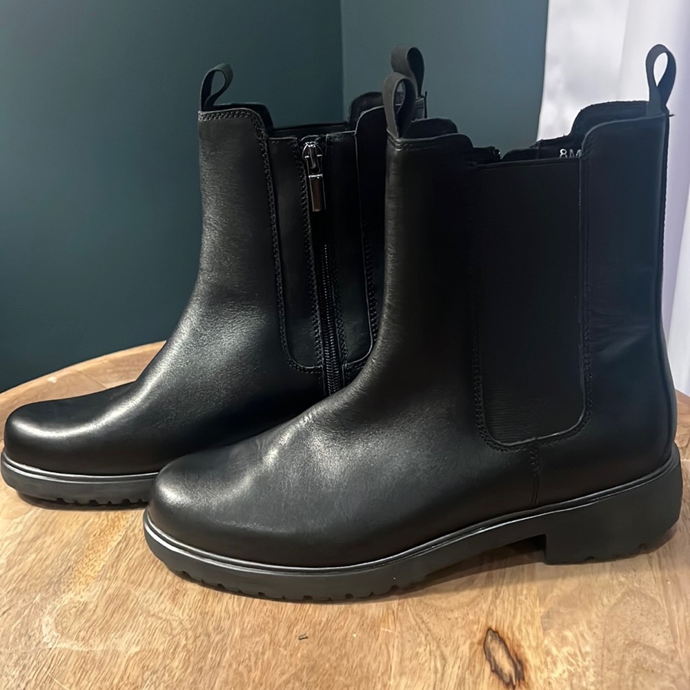 Munro Black boots size 8